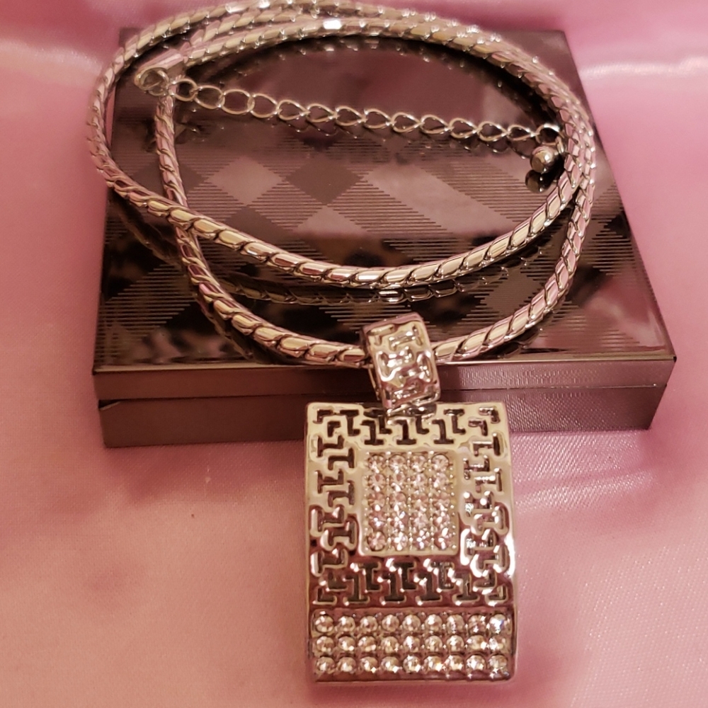🌼NEW! CHUNKY PENDENT & CHAIN! 💗💟💗